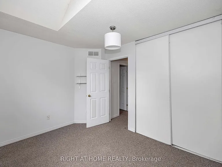 1 Kincardine Dr — Photo 21