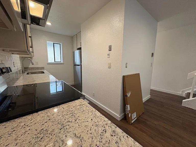 208 Pearl St #I — Photo 6