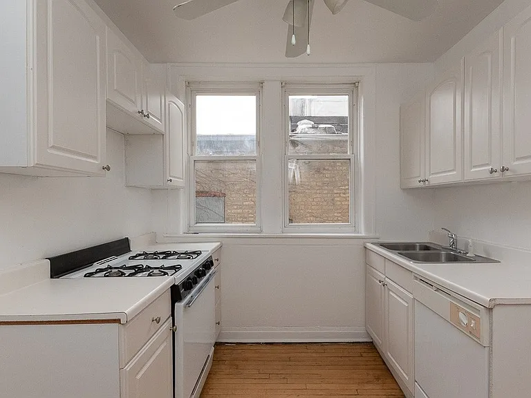 4409 N Kenneth Ave #A2 — Photo 2