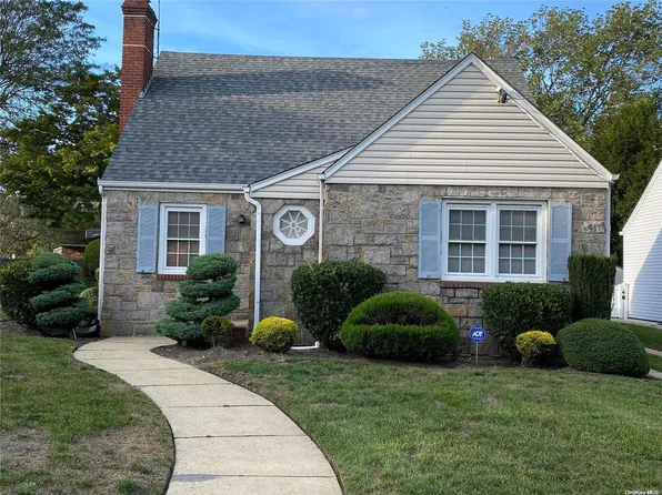 745 Everett, North Baldwin, NY 11510