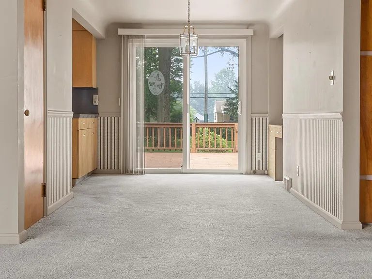 336 Maplewood Dr — Photo 6
