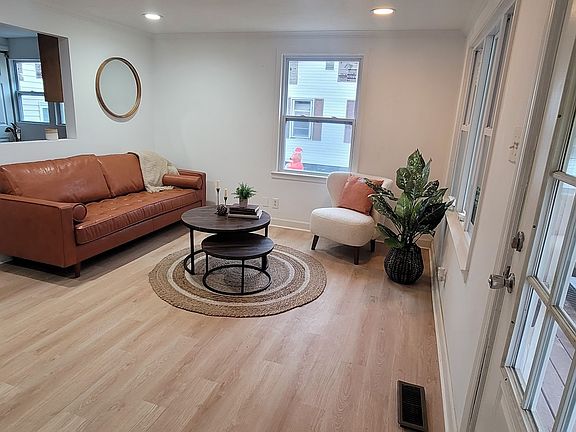 5th image of 5123 Russell Ln