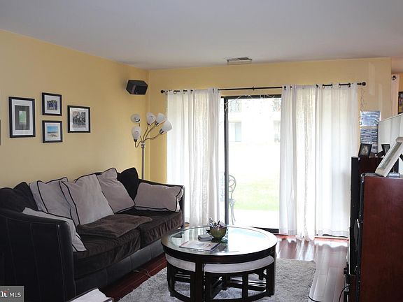 2nd image of 1028 Brinker Dr APT 102