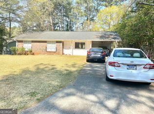 850 Rock Gap Dr, Stone Mountain, GA 30083