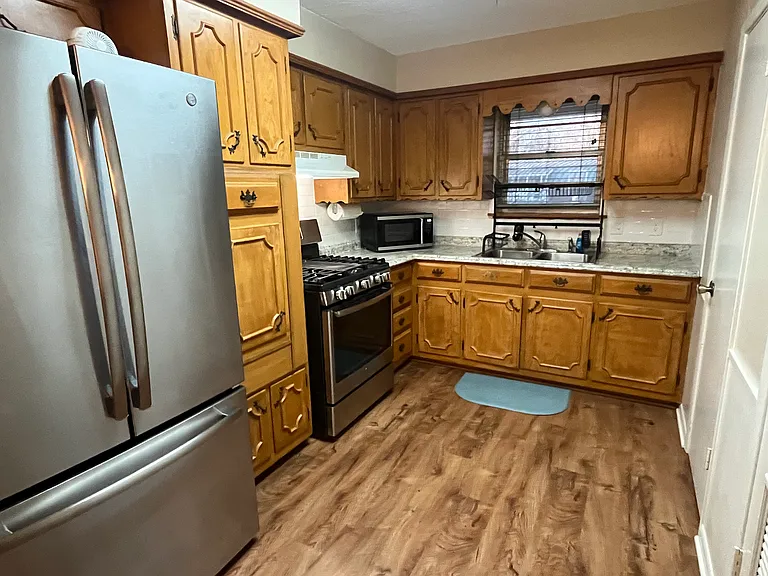 1506 Elizabeth St — Photo 5