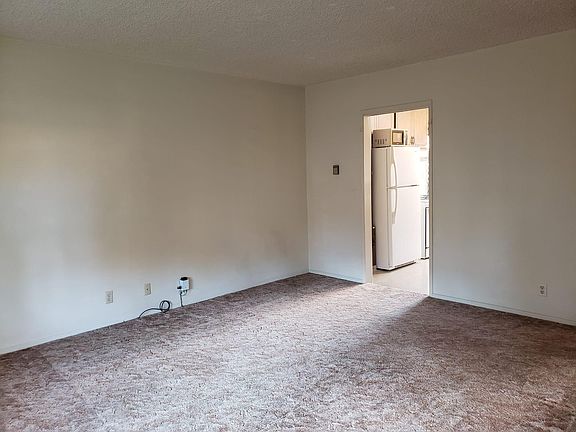 5th image of 11 Christina St APT B