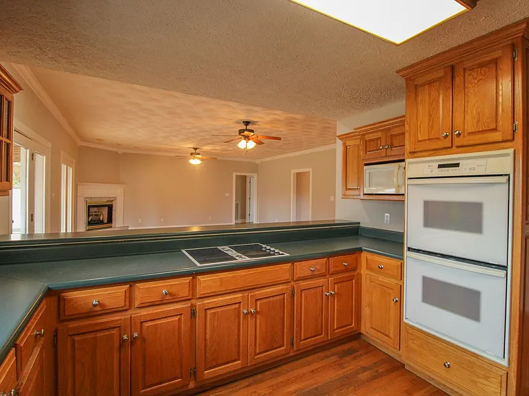 17524 Martin Dr — Photo 11