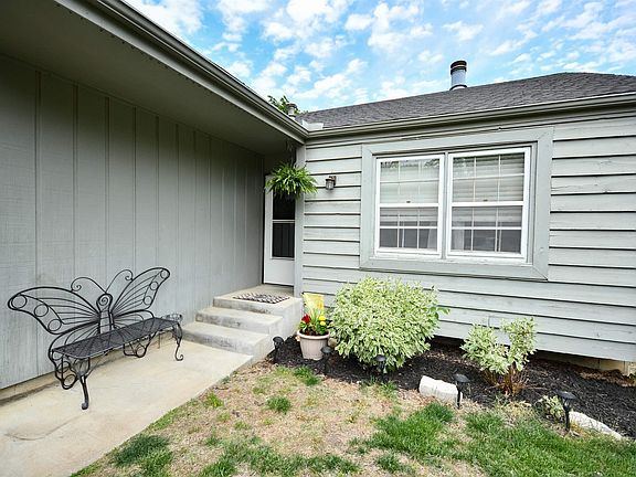 2nd image of 3610 SW Eveningside Dr