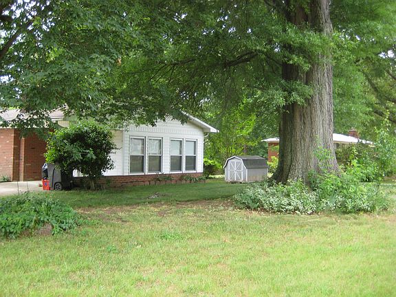 3rd image of 204 Toria Dr