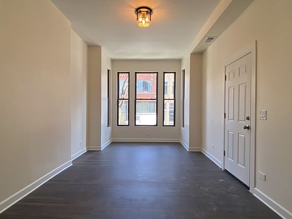 2nd image of 2932 N Lincoln Ave #1