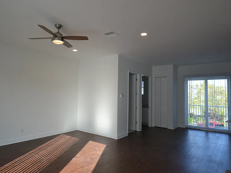 5728 Biscayne Ct — Photo 4
