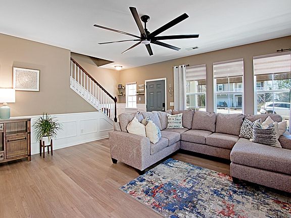 3rd image of 634 Bluff Pointe