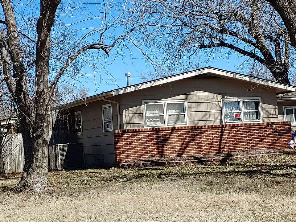 2nd image of 1100 E Cloverdale Dr