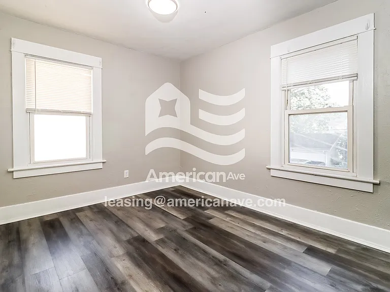 1354497_009_main_bedroom_8.jpg