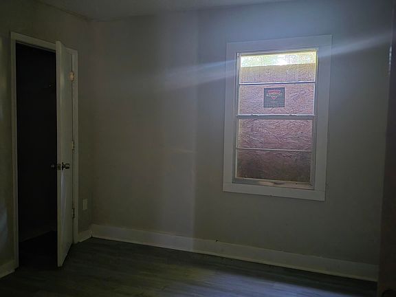 4th image of 818 Crockett St