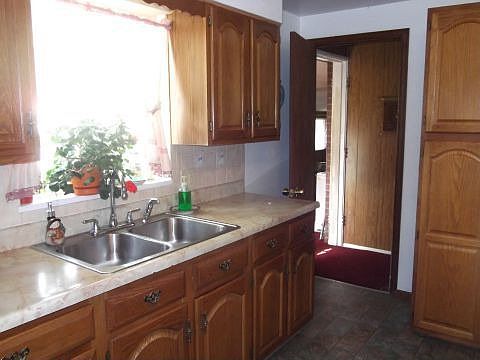 4th image of 1447 S Mariposa St