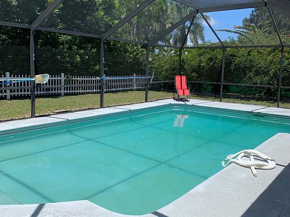2nd image of 327 NE Solida Cir