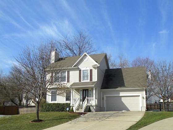 1st image of 101 NE Paseo Pl