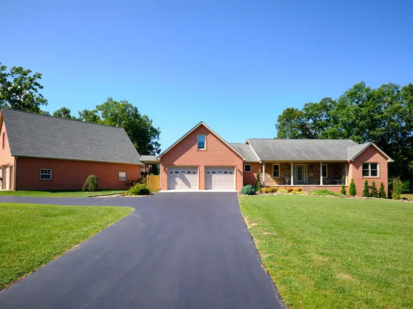 837 E Deer Creek Dr, Crossville, TN 38571