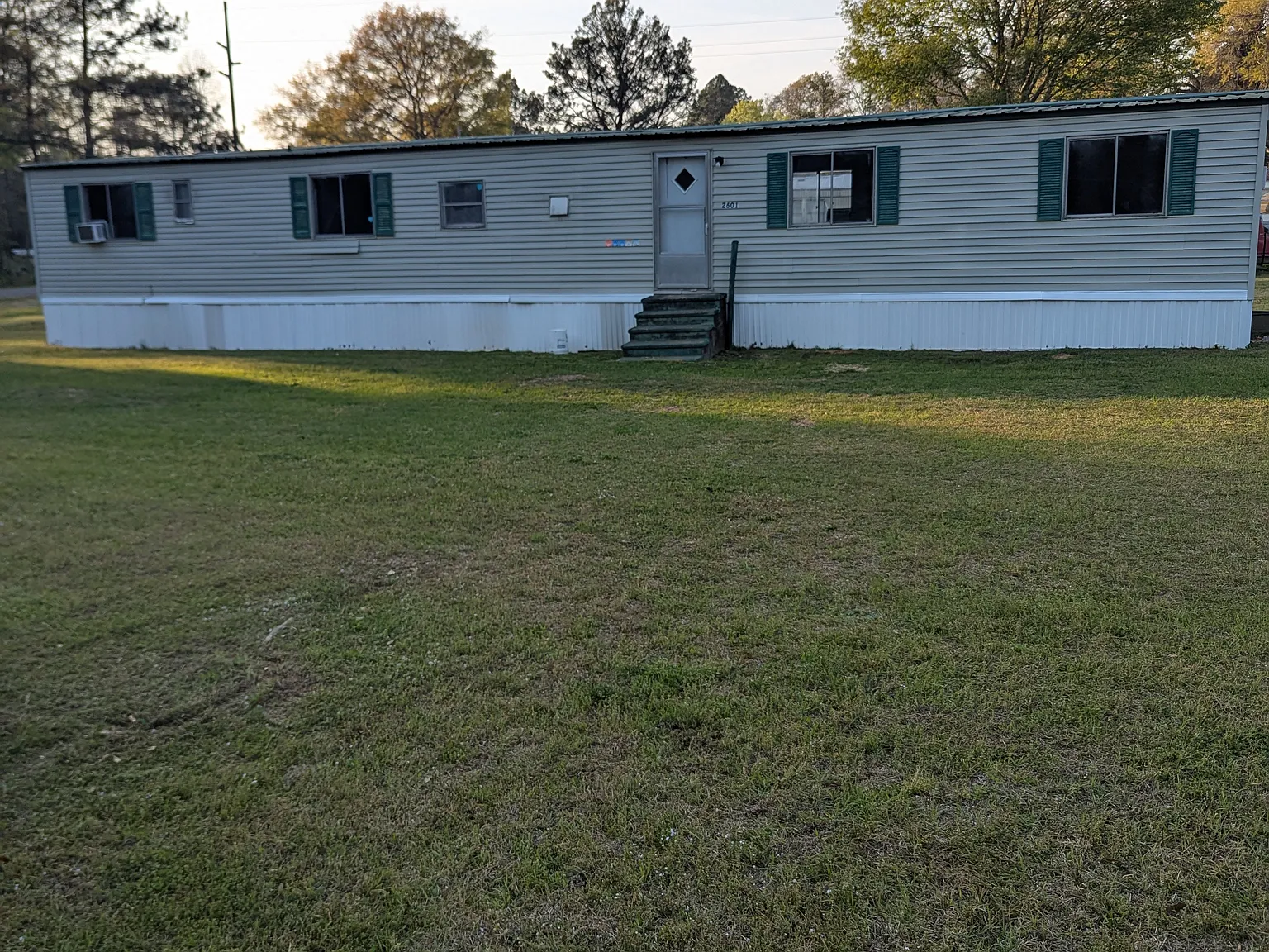 3 bed, 1.5 bath, 765 sqft, $850 — Photo 1