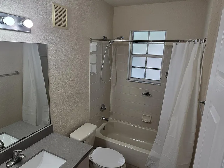 2505 Belmont Ln — Photo 10