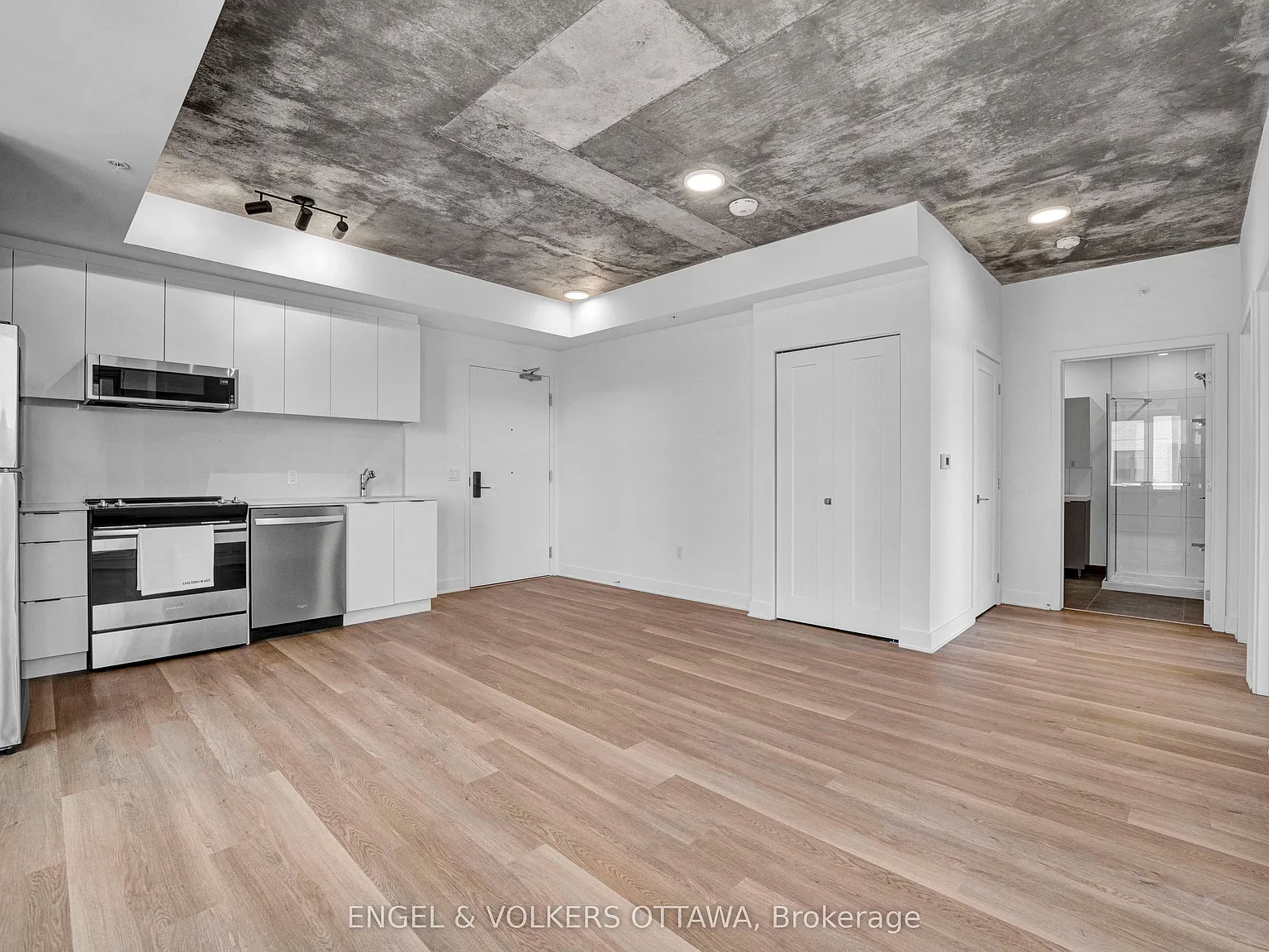 1655 Carling Ave — Photo 1
