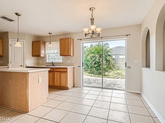 3rd image of 321 McKay Blvd