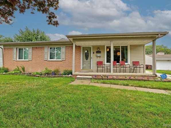 32690 Forest St, Wayne, MI 48184