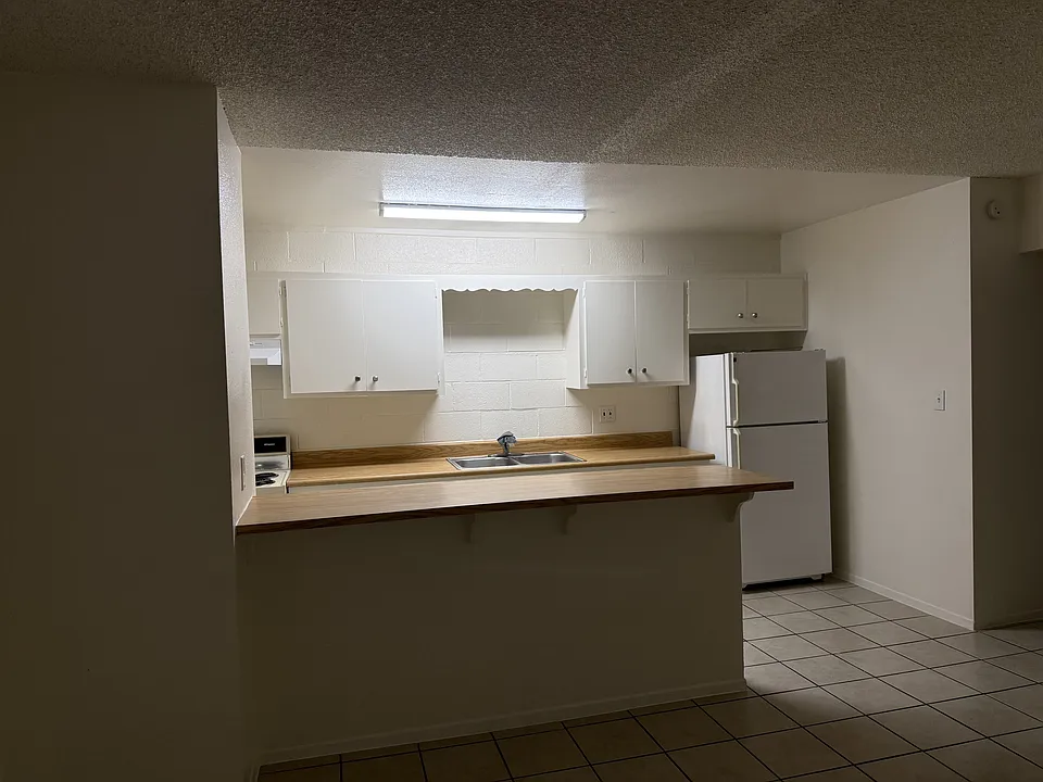 2100 E Desert Inn Rd #14