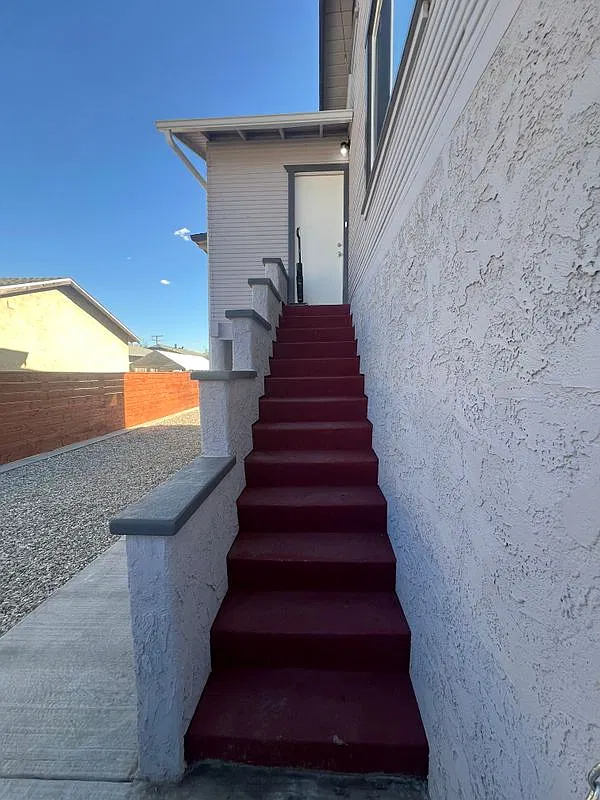 4 bed, 2.0 bath, 2000 sqft, $4,000 — Photo 2