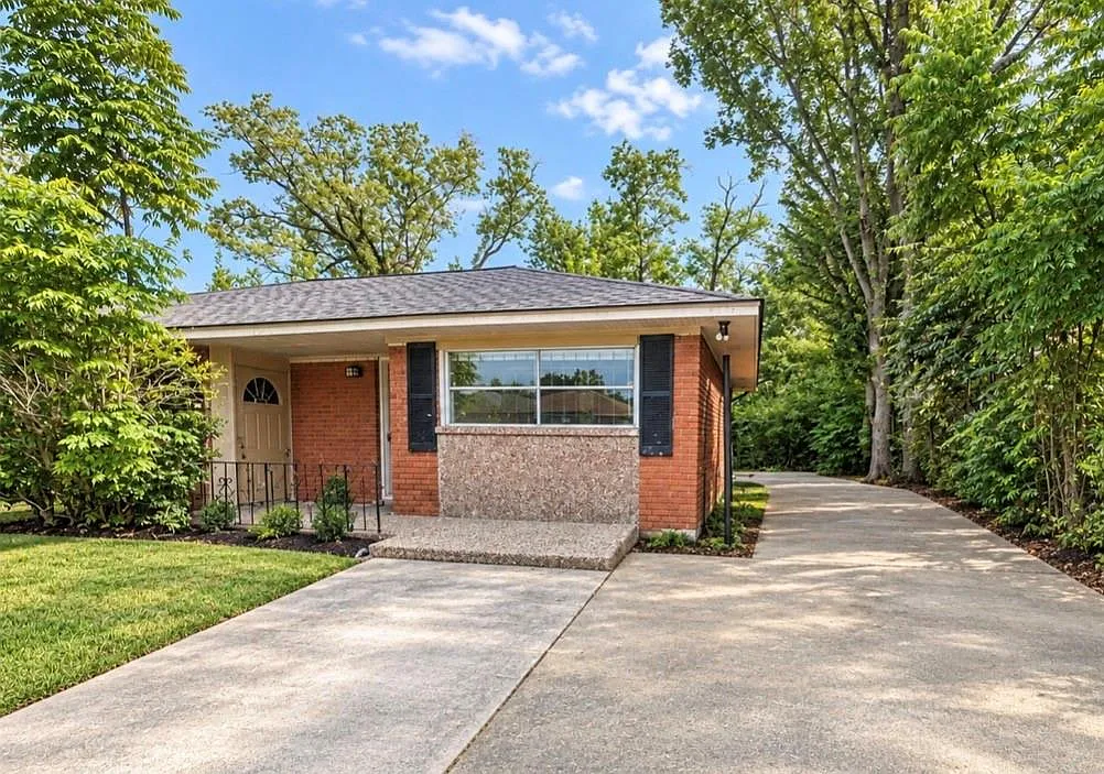 3 bed, 1.5 bath, 1186 sqft, $1,550 — Photo 1