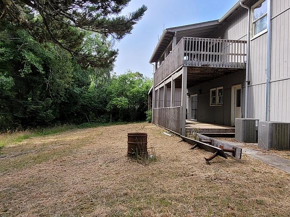 3rd image of 5090 NE Highland Cir