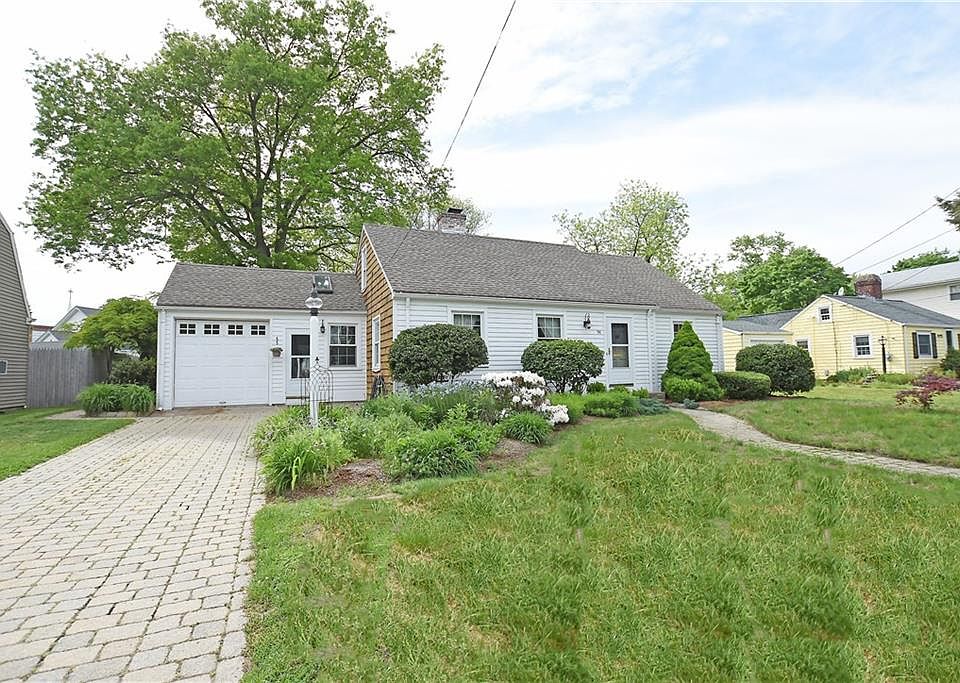 1st image of 94 Ferris Ave