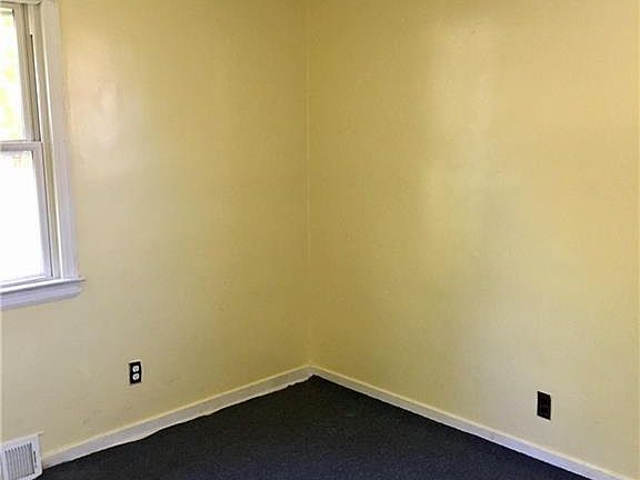 5th image of 110 Newburgh Ave