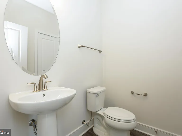 6722 Upland Manor Dr — Photo 37