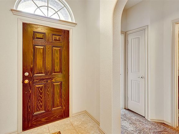 5th image of 3201 Tamarack Ln
