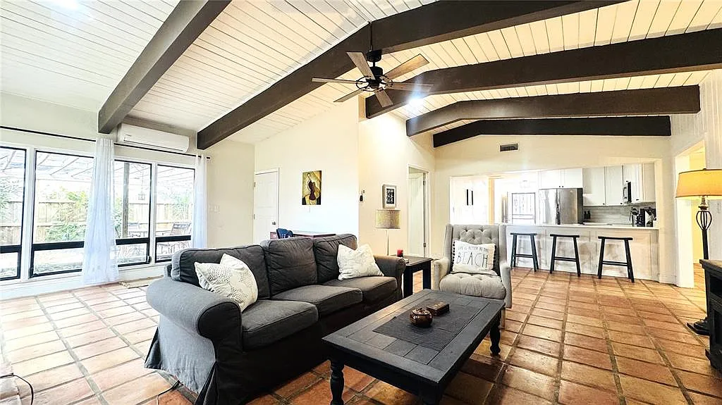 3 bed, 2.0 bath, 2137 sqft, $3,500 — Photo 3