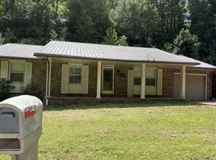 1112 Forest Park Ln, Paintsville, KY 41240