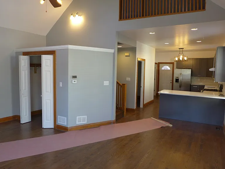 2924 N Lakewood Ave — Photo 13