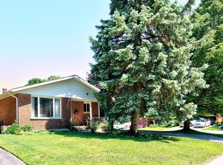 712 16th St, Hanover, ON N4N 3M3