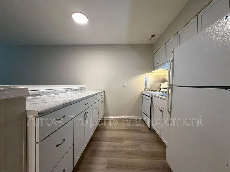 2 bed, 1.0 bath, 790 sqft, $950 — Photo 3