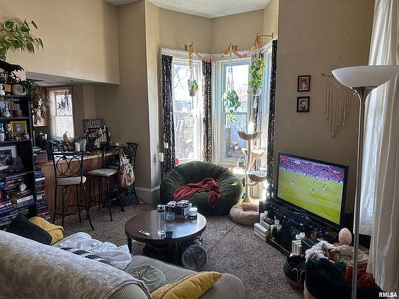4th image of 613 E College Ave #4