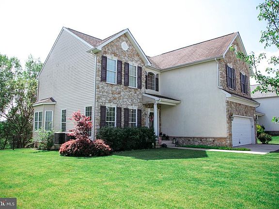 3rd image of 113 Evergreen Cir