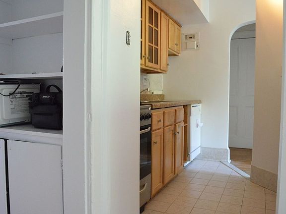 2nd image of 248 Henry St APT 3