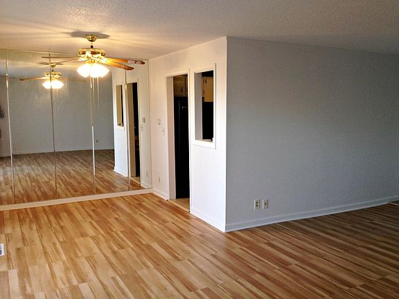 5th image of 8708 Metcalf Ave