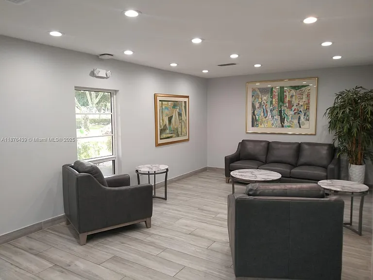 3510 Oaks Way #509 — Photo 3
