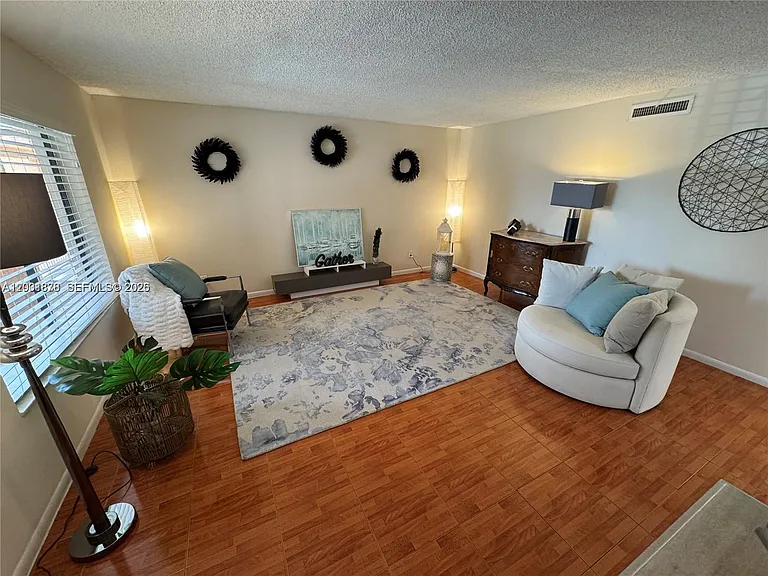 6900 SW 39th St #206J — Photo 5