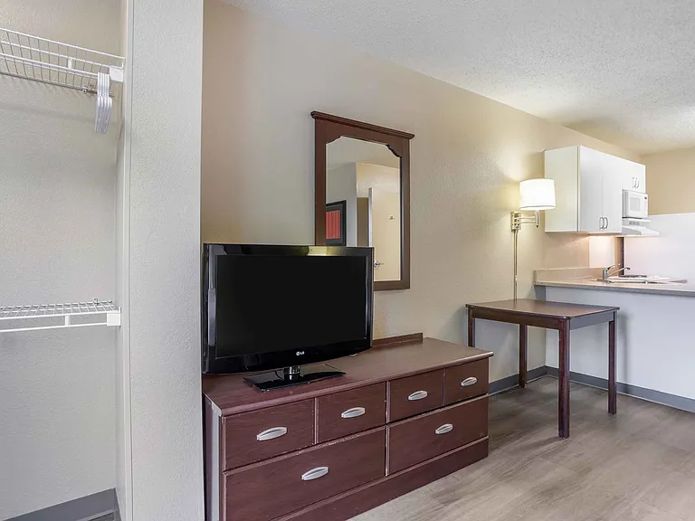 Studio Suite - 1 Queen Bed