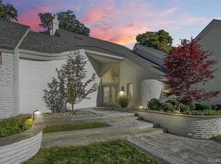 3057 Heron Pointe Dr, Bloomfield Hills, MI