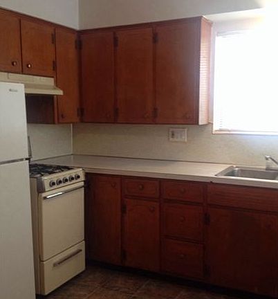 4th image of 963 33rd St SE